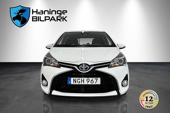 Toyota Yaris 3 of 5