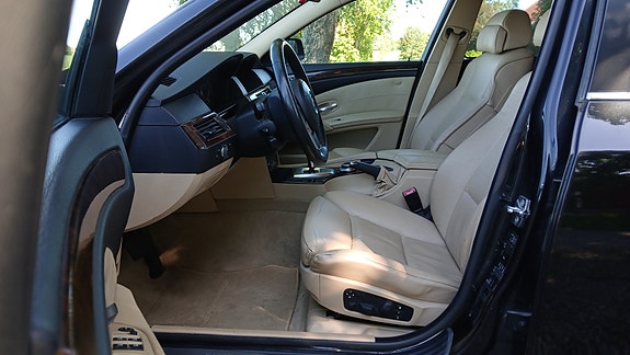 BMW 530Xi 3 of 7