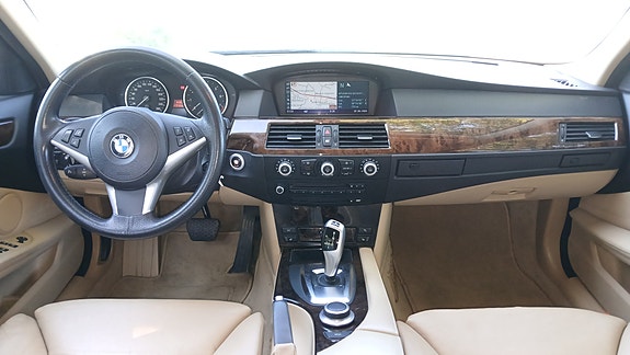 BMW 530Xi 2 of 7