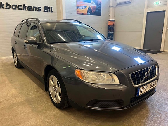 Volvo V70 2 of 5