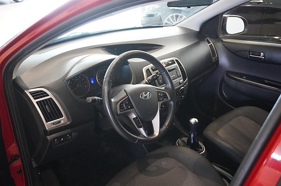 Hyundai i20 2 of 5
