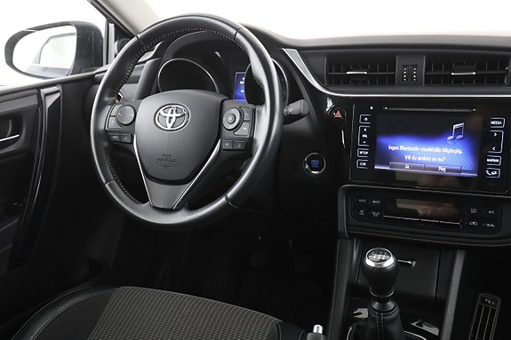 Toyota Auris 12 of 30