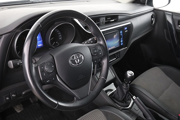 Toyota Auris 11 of 30