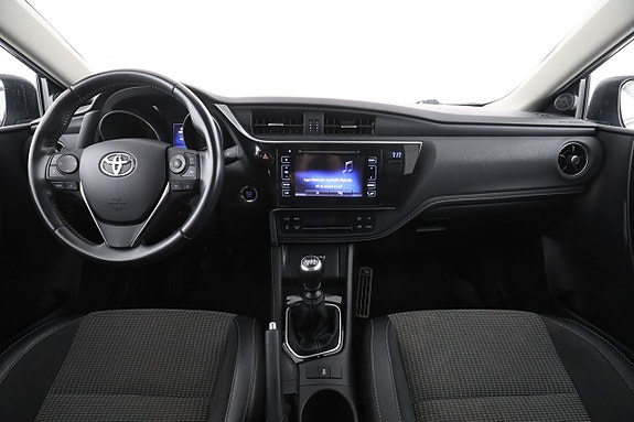 Toyota Auris 13 of 30