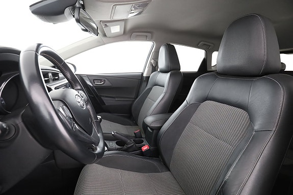 Toyota Auris 10 of 30