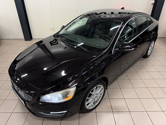 Volvo S60 2 of 5