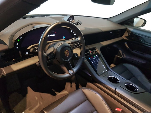 Porsche Taycan 4S 8 of 11