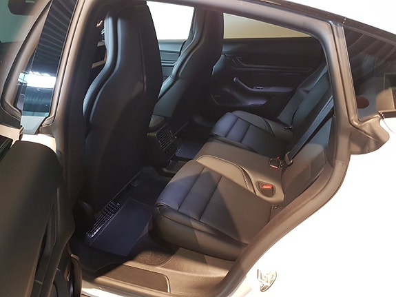Porsche Taycan 4S 11 of 11