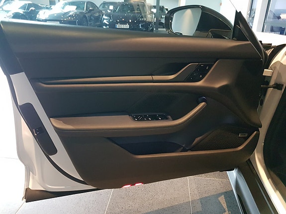 Porsche Taycan 4S 7 of 11