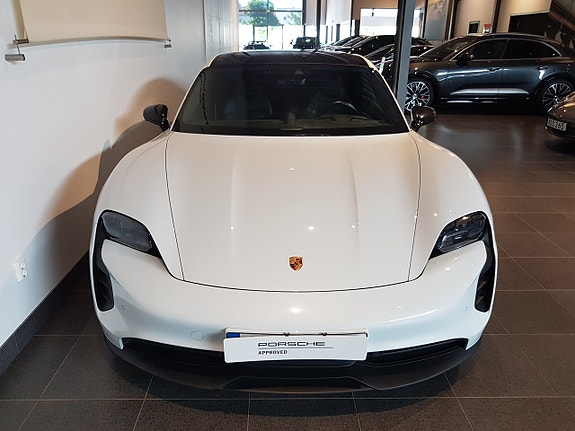 Porsche Taycan 4S 3 of 5