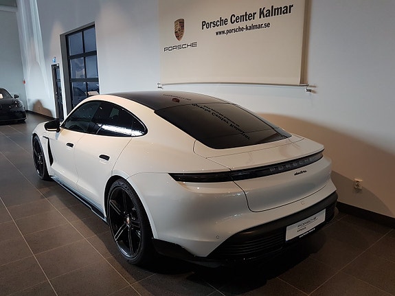Porsche Taycan 4S 4 of 5