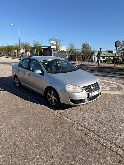 Volkswagen Jetta 4 of 5