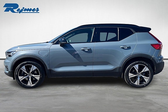 Volvo XC40 3 of 5