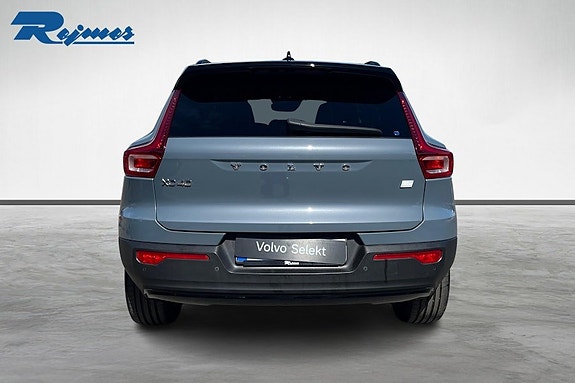 Volvo XC40 4 of 5