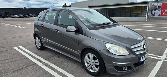 Mercedes-Benz B180 5 of 5