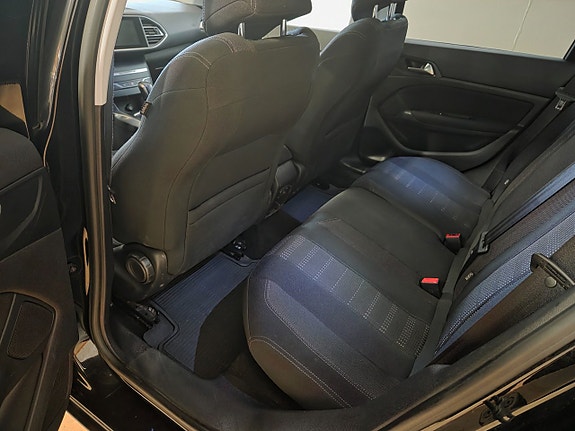 Peugeot 308 SW 9 of 19