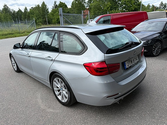 BMW 318d 3 of 5
