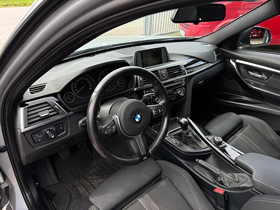 BMW 318d 13 of 16