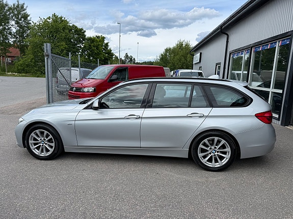 BMW 318d 2 of 5