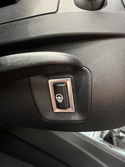 BMW 318d 14 of 16