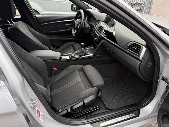 BMW 318d 12 of 16