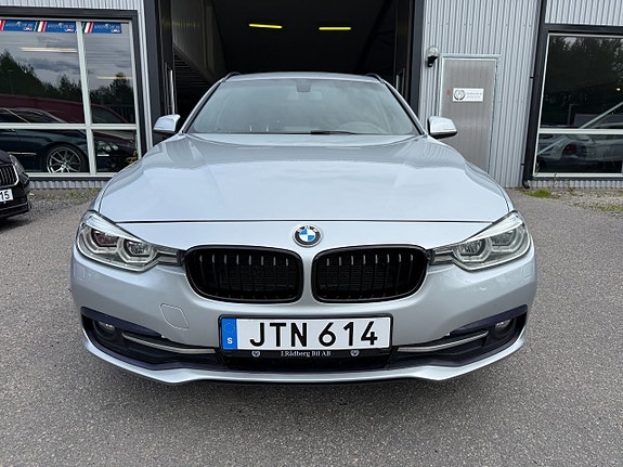 BMW 318d 8 of 16