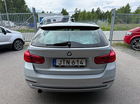 BMW 318d 4 of 5