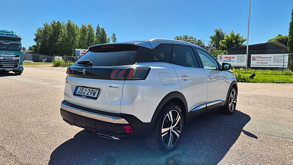 Peugeot 3008 3 of 5