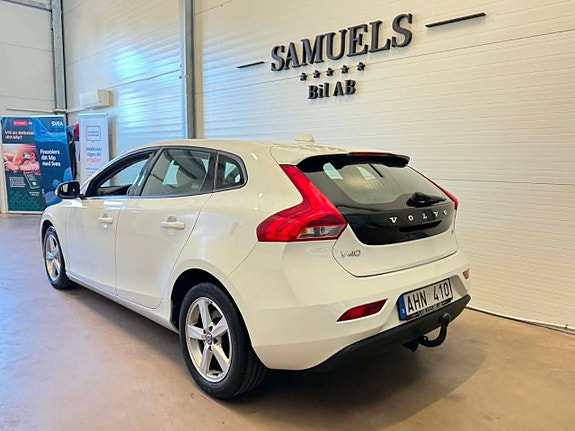 Volvo V40 3 of 5