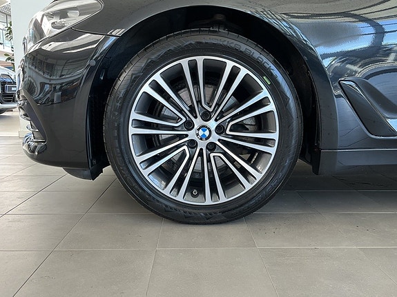 BMW 520 4 of 5