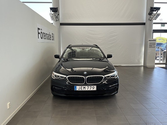 BMW 520 2 of 5