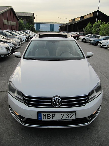Volkswagen Passat 2 of 5