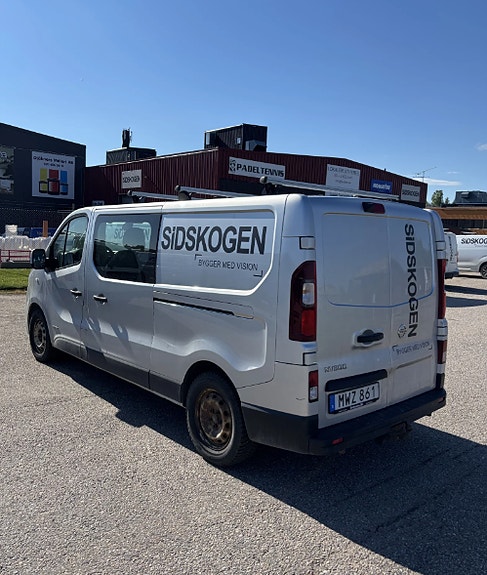 Nissan NV300 4 of 5