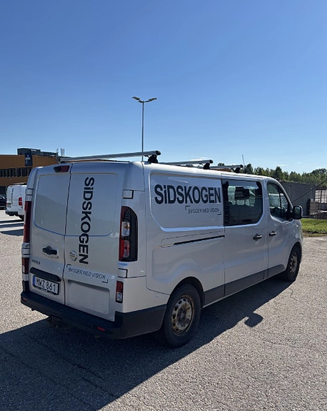 Nissan NV300 3 of 5