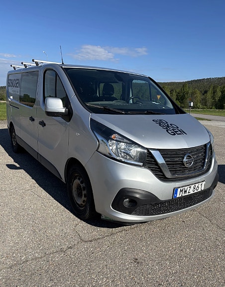 Nissan NV300 2 of 5