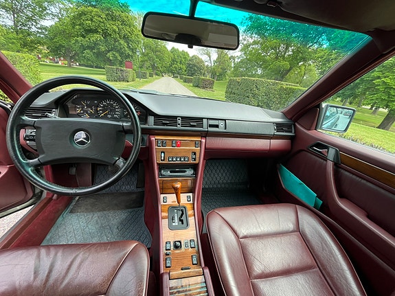 Mercedes-Benz 300 CE 10 of 16