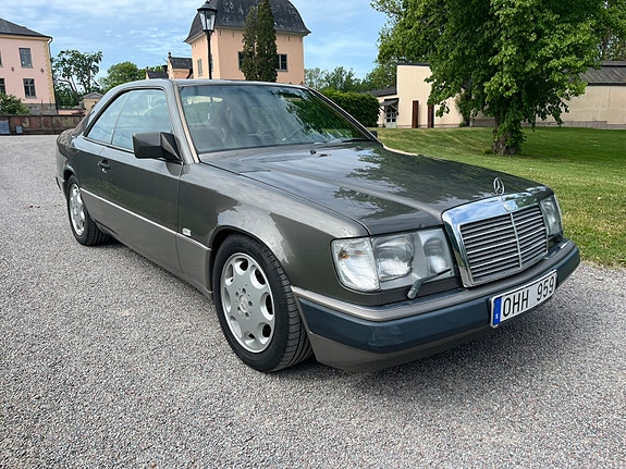 Mercedes-Benz 300 CE 8 of 16