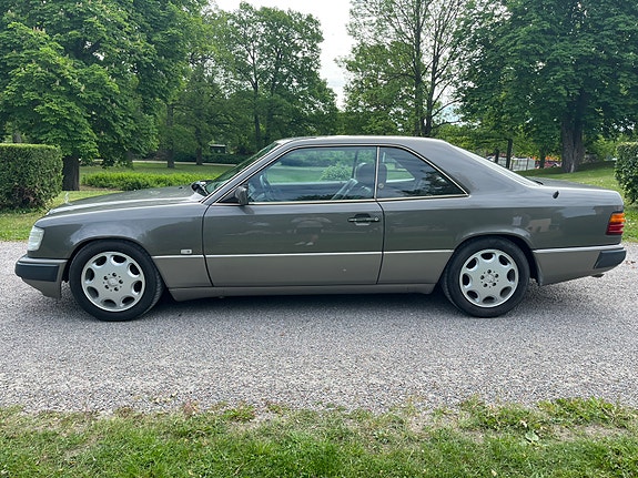 Mercedes-Benz 300 CE 3 of 5