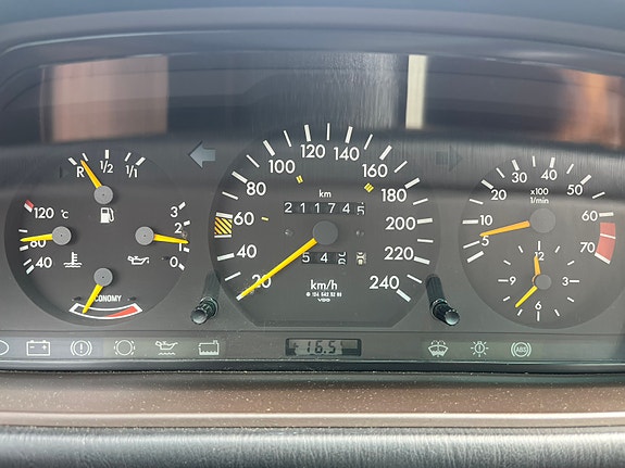 Mercedes-Benz 300 CE 15 of 16