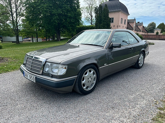 Mercedes-Benz 300 CE 2 of 5