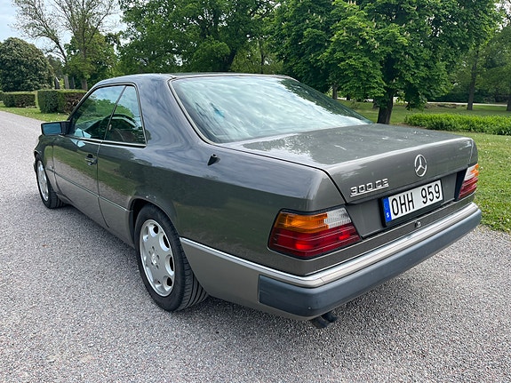 Mercedes-Benz 300 CE 4 of 5
