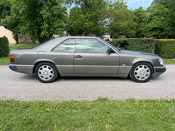 Mercedes-Benz 300 CE 7 of 16
