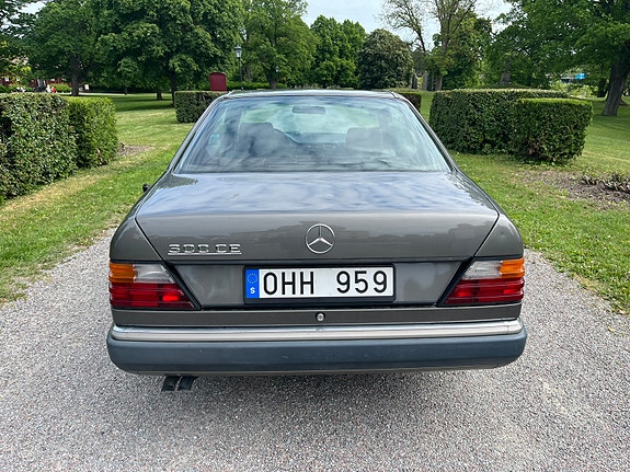 Mercedes-Benz 300 CE 5 of 5
