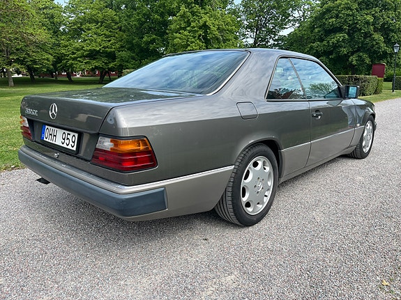 Mercedes-Benz 300 CE 6 of 16
