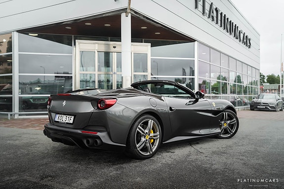 Ferrari Portofino 2 of 5