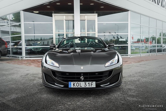 Ferrari Portofino 3 of 5