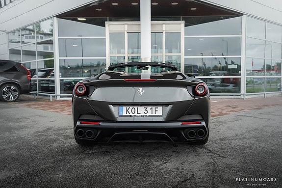 Ferrari Portofino 4 of 5