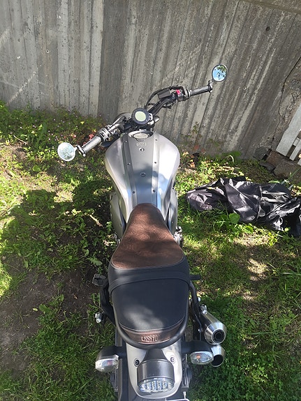 Yamaha XSR700 3 of 5