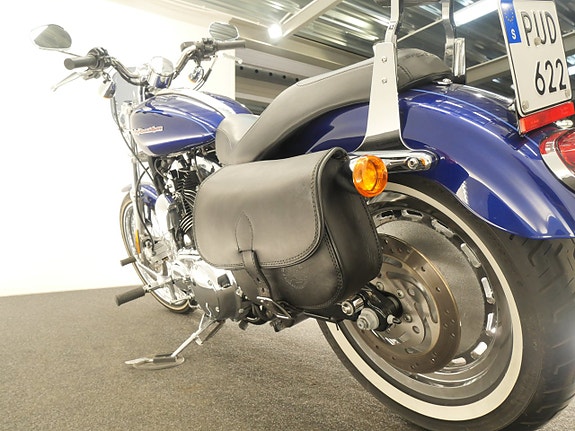 Harley-Davidson XL1200c Sportster Custom 4 of 5