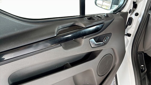 Ford Transit Custom 11 of 26